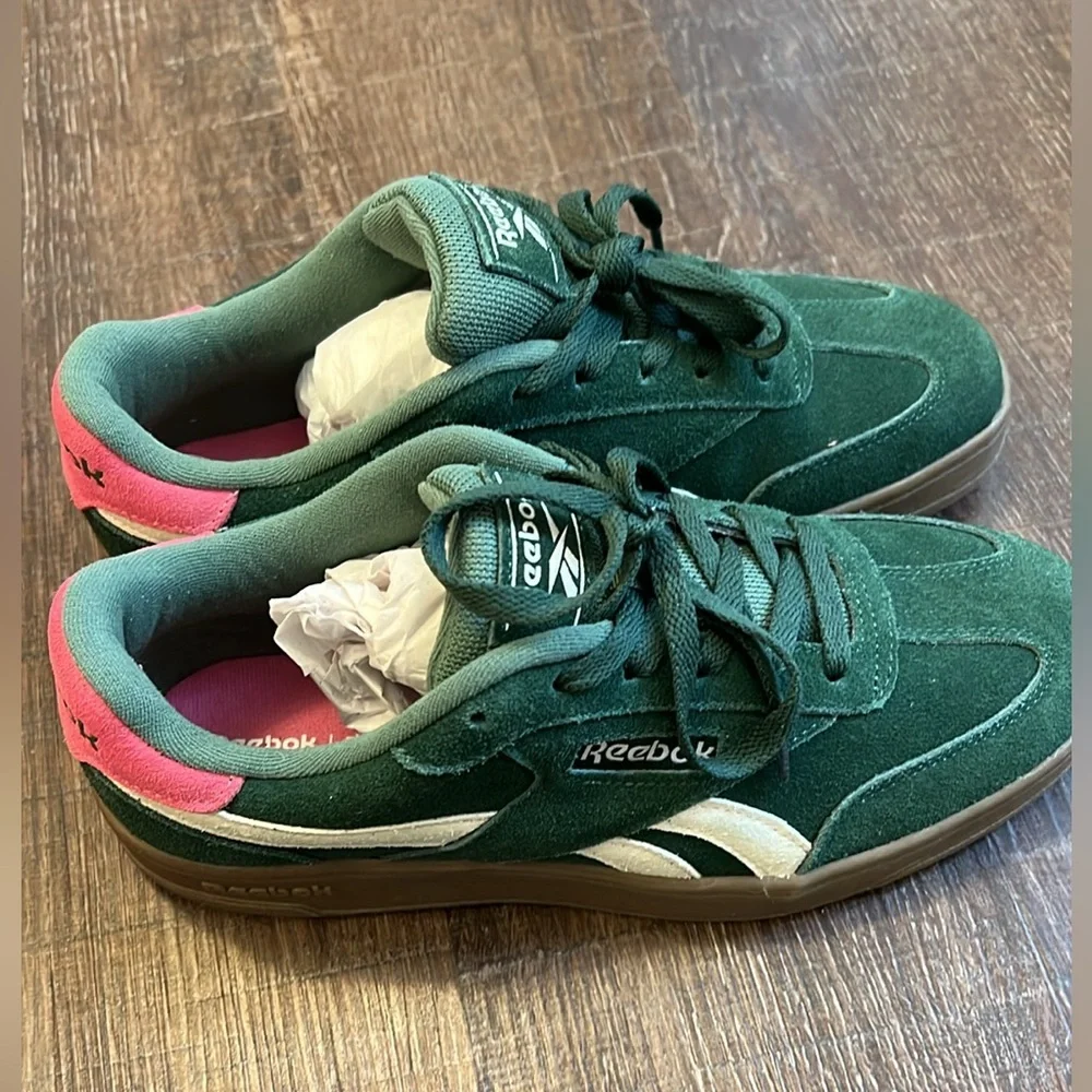 Reebok Forest Green Suede Sneakers with Pink Highlights NEW - Picture 2 of 8